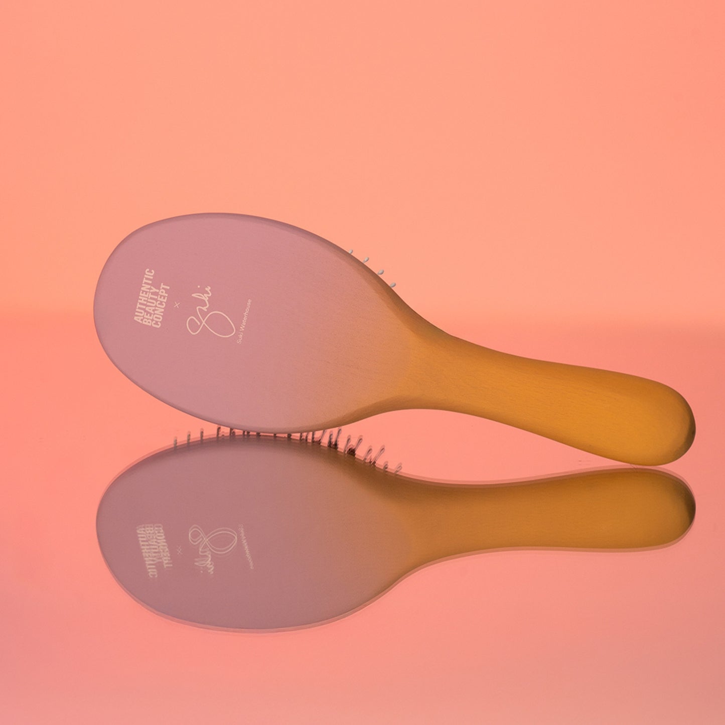 VEGAN SUNSET BRUSH x Suki Waterhouse
